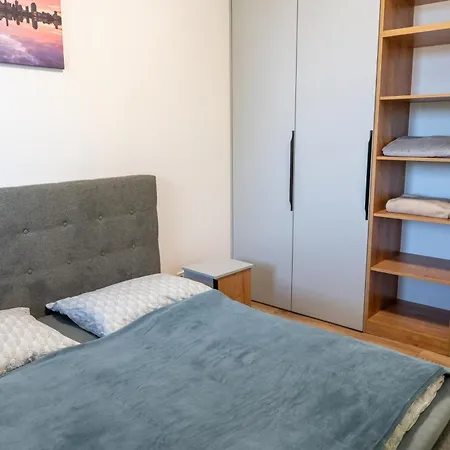 V Point M Apartment *