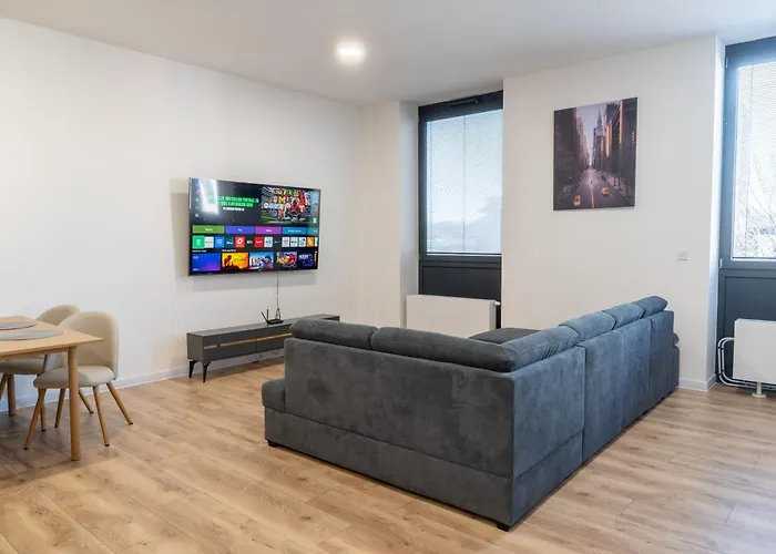 V Point M Apartment *