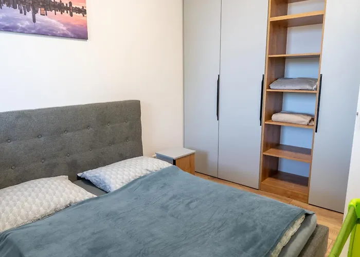 V Point M Apartment *